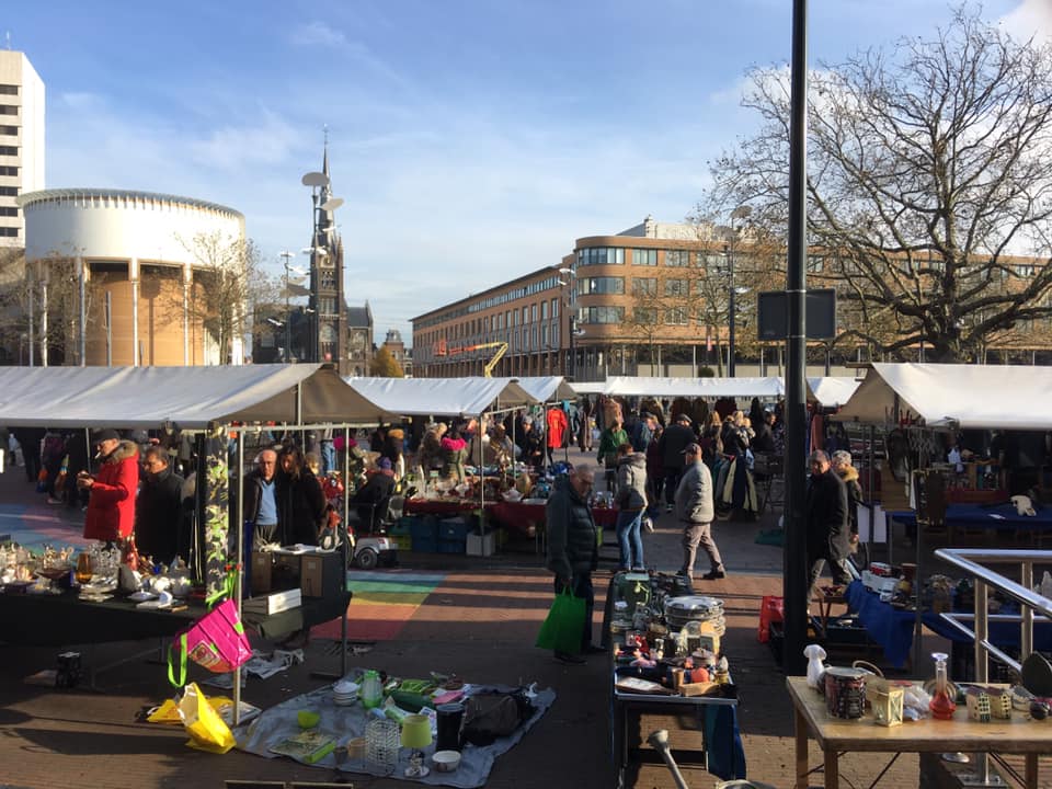 Luikse markt in centrum op eerste zondag van november