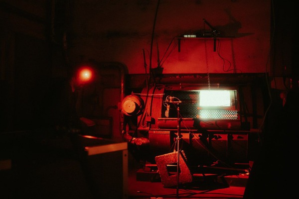 Audiovisuele voorstelling in historisch havengebied