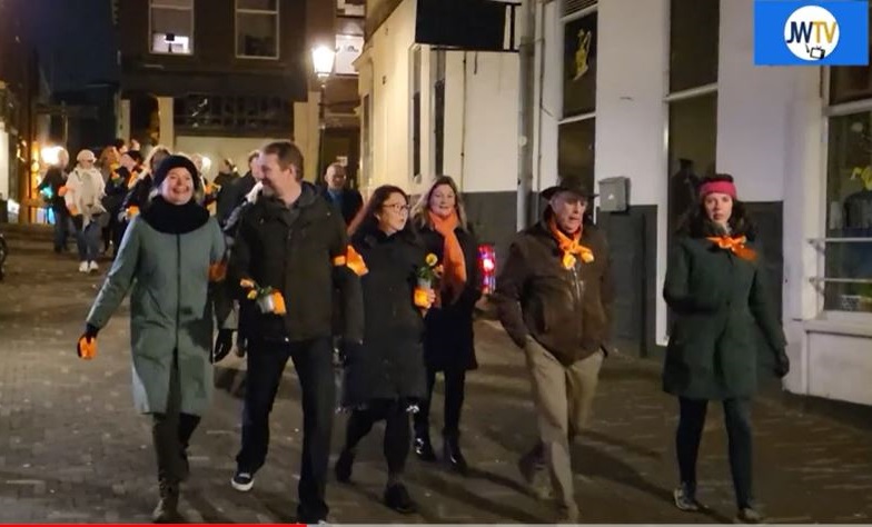 JW liep mee en maakte videoverslag van 1e mars tegen geweld tegen vrouwen