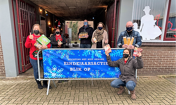 Rotary zamelt levensmiddelen en geld in voor voedselpakketten