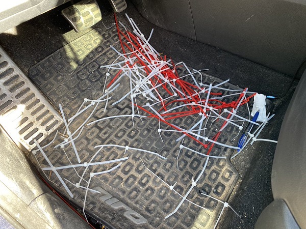 Van 7 partijen zijn verkiezingsborden door gemeente verwijderd 