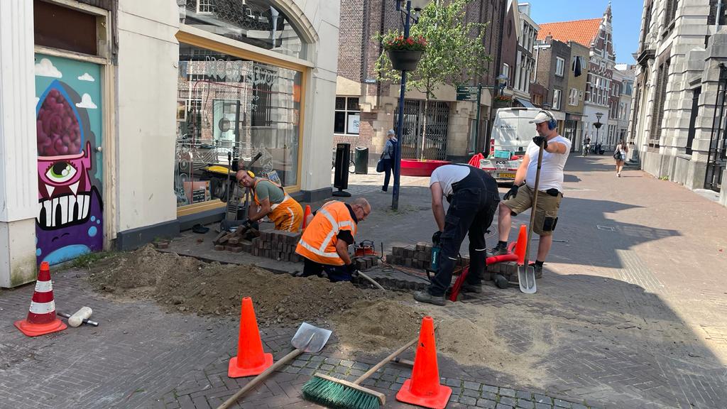 Werkzaamheden op de Hoogstraat voor nieuwe straatverlichting
