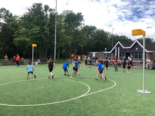 Zeven scholen strijden op Nexus schoolkorfbaltoernooi