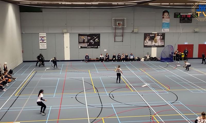 Internationaal topsoftbal in sporthallen in Schiedam
