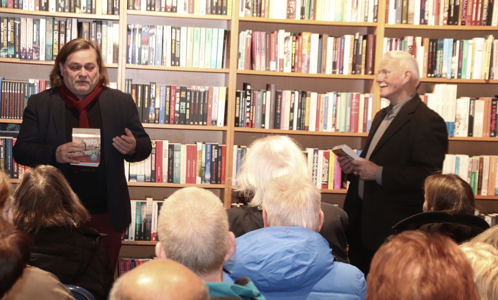 Eerste exemplaren uitgereikt van nieuwe scheurkalender