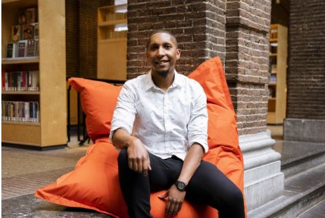 Stadsdichter Jarle Lourens neemt na periode van twee jaar afscheid