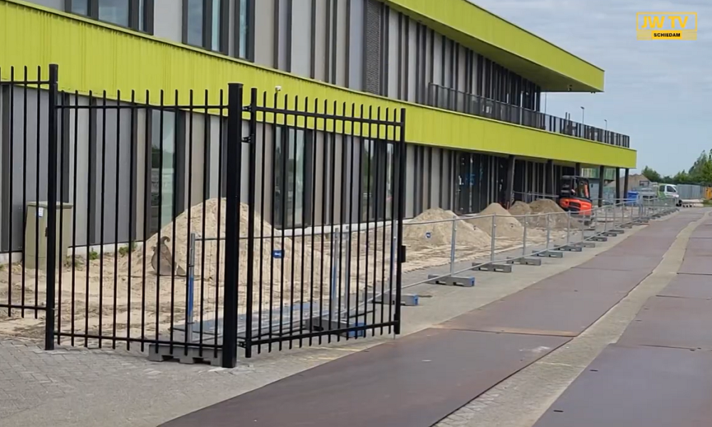 Opnieuw werk aan sportpark A4-dak; JW spreekt met de wethouder 