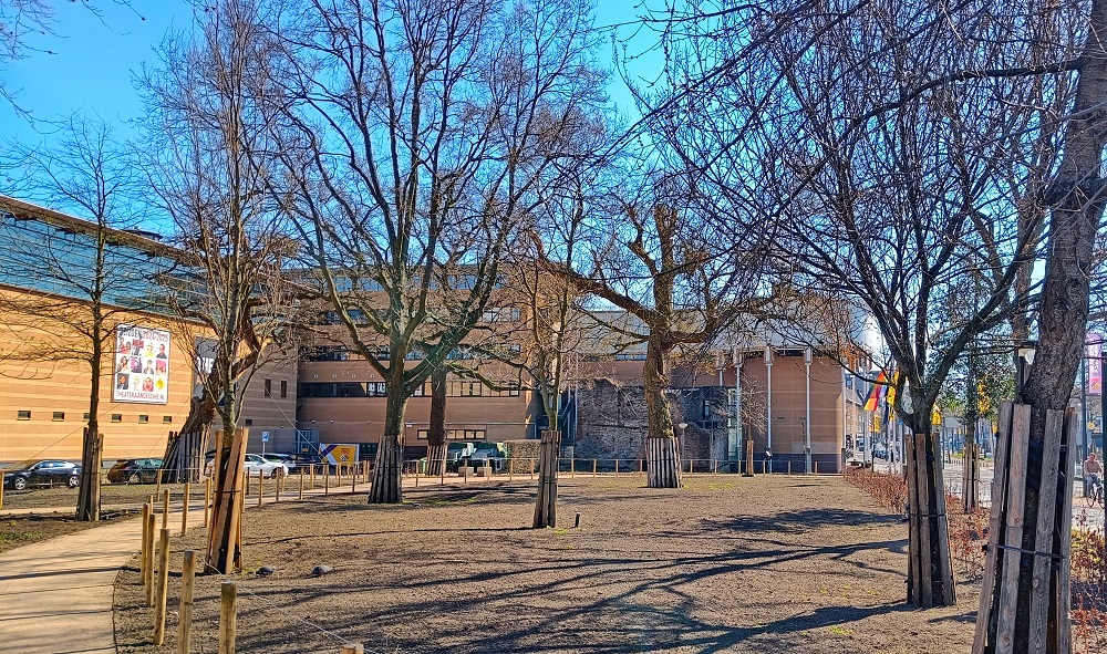 Nieuw stadsparkje naast de Broersvest-ruïne 
