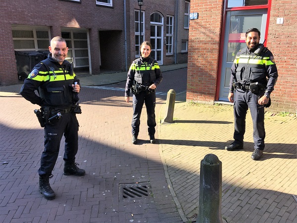 Agenten in opleiding vervullen praktijkopdracht in Nieuwland