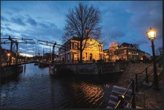 Bibliotheek bestaat 105 jaar: Bieb, Bieb, Hoera