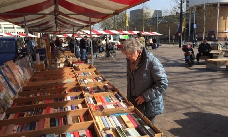 Schiedamse boekenmarkt op zaterdag 8 april 
