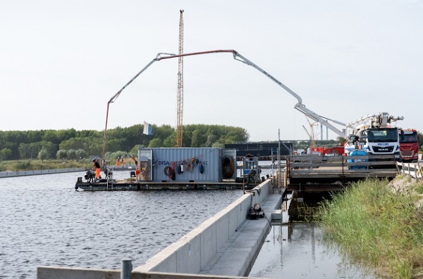 Er is 100.000 kubieke meter aan onderwaterbeton gebruikt