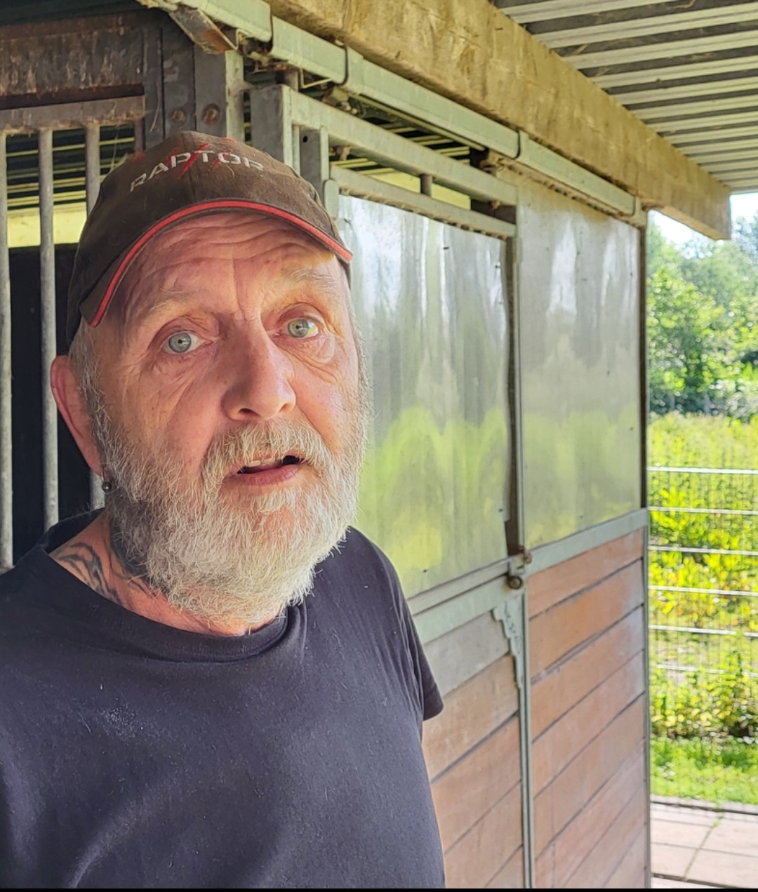 Beheerder dierenopvang boos over gekapte bomen
