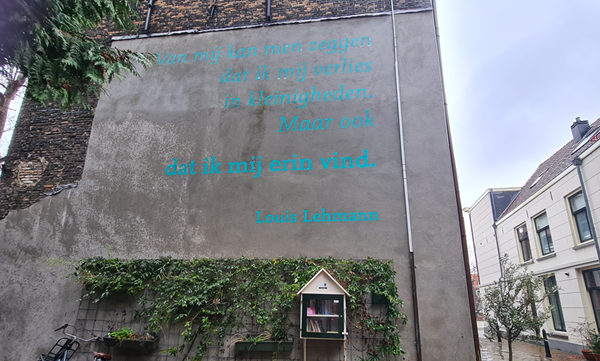 Nieuw muurgedicht dichter Louis Lehmann aan de Walvisstraat 6