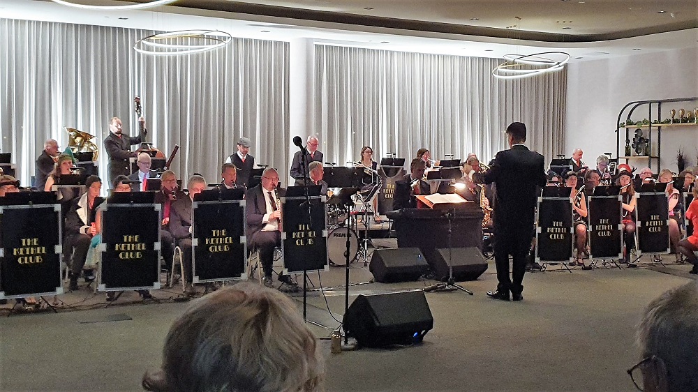 Sint Radboud liet ze swingen in de stijl van Glenn Miller