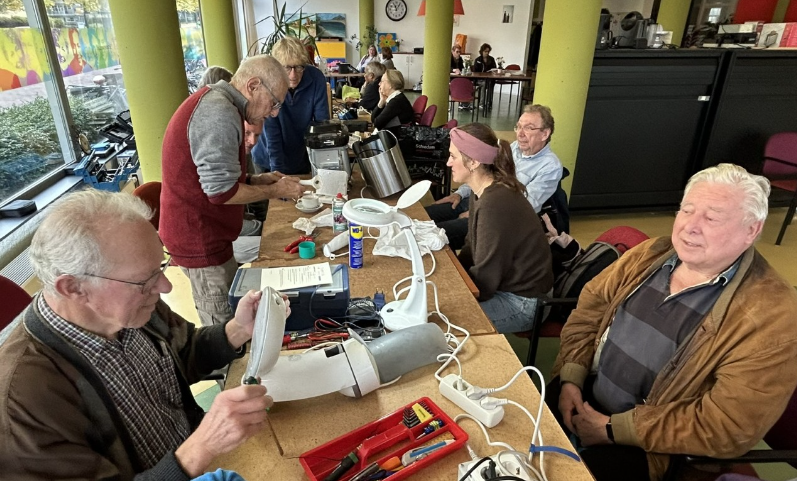 Repair Café Schiedam breekt record en is morgen weer open