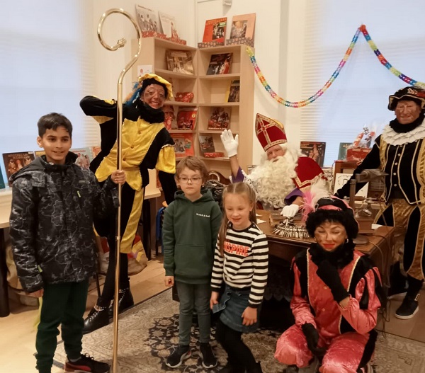 Sint verrast kinderen met privé-tour