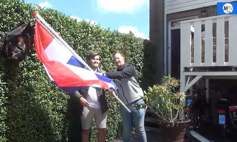 Ook bij Eddy en Mik gaat de vlag uit vandaag! Geslaagd!