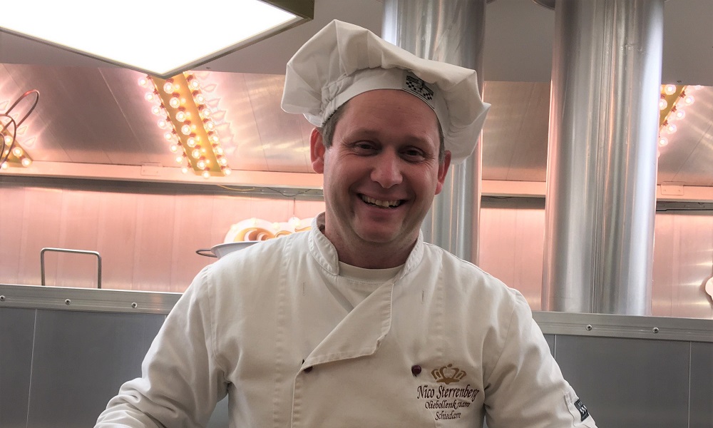 Nico Sterrenberg is de nummer 1 oliebollenbakker van Nederland