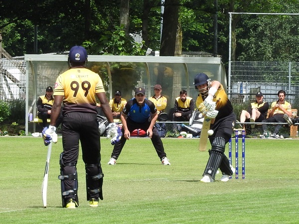 Excelsior'20 vecht zich fieldend terug naar overwinning op VRA