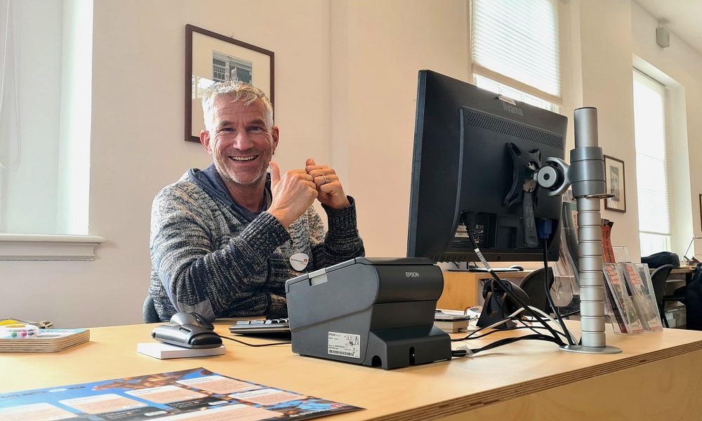Edmond Steens sluit kwarteeuw bibliotheekwerk af