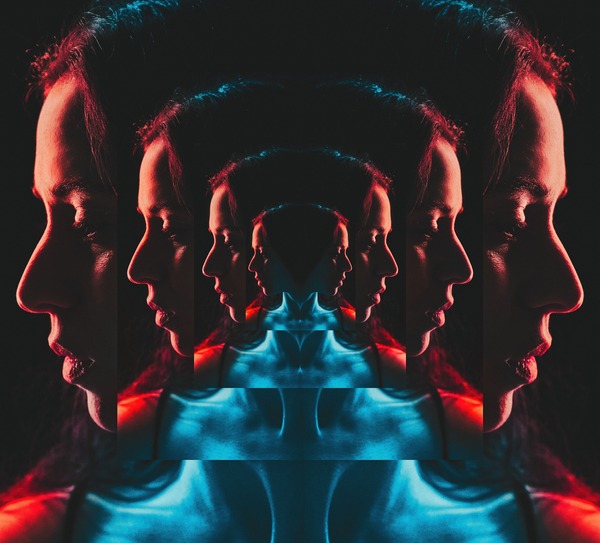 Echoes of Search en Between Us