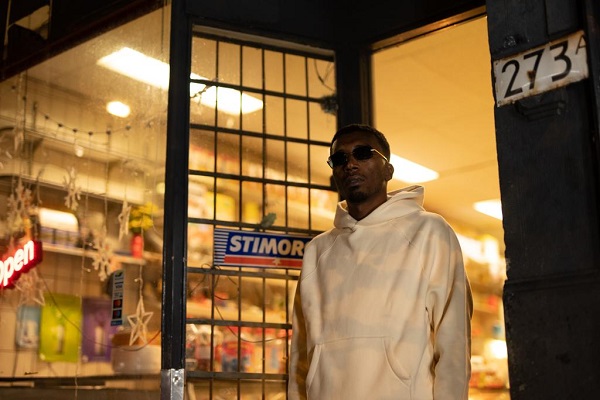 Rapper Momi  verzorgt schrijfsessie in De Kansenfabriek