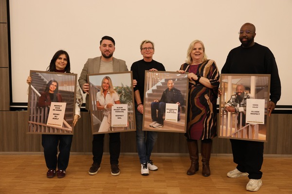Anti Racisme Posters voor Schiedamse Scholen gepresenteerd