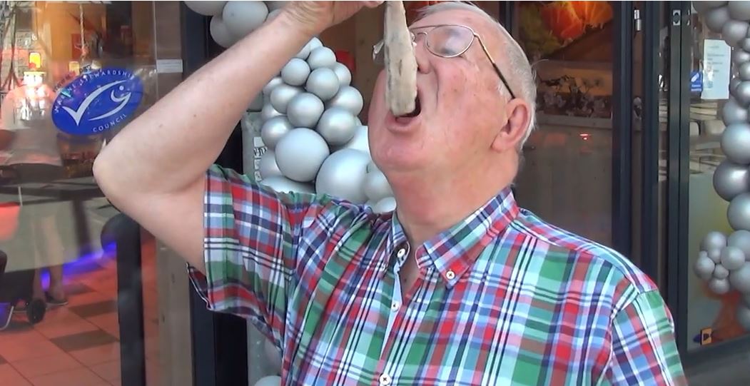 Liefhebbers van haring komen af op de 'Hollandse nieuwe'