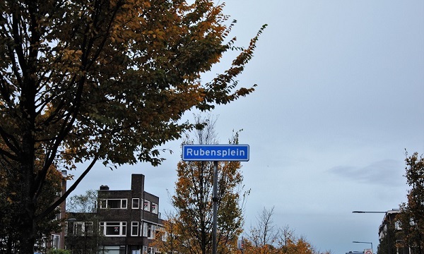 Deel van gevel stort in van huizen op Rubensplein