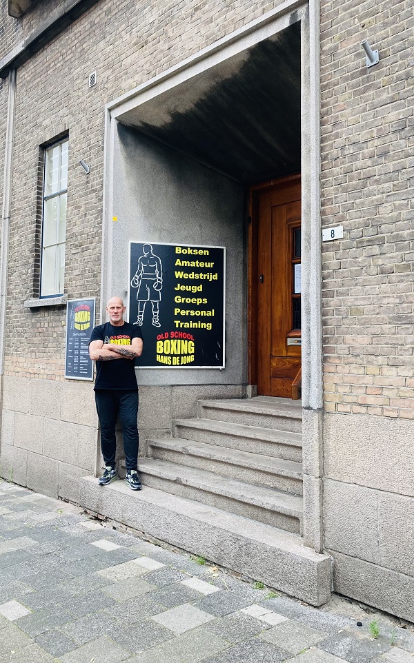 'Eronder is de transformatorruimte die de stroom aan de trams levert'