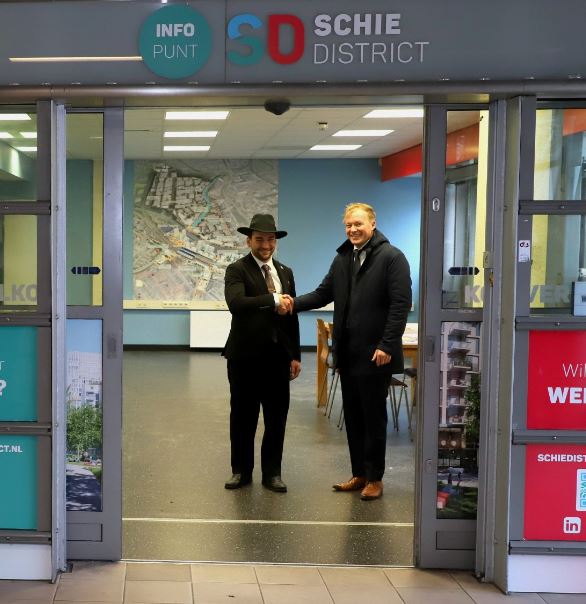 Wethouder Volkman opent Infopunt SchieDistrict in hal station