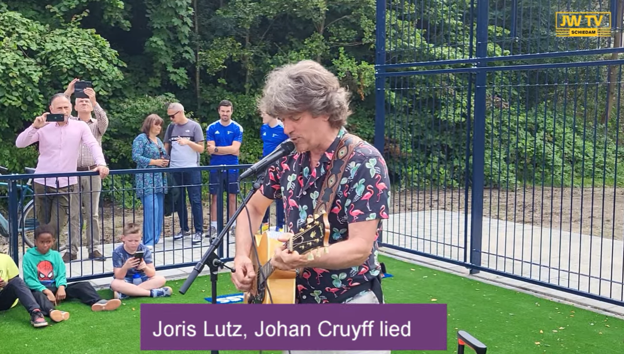 Cruyff Court in park Vlaardingerdijk geopend