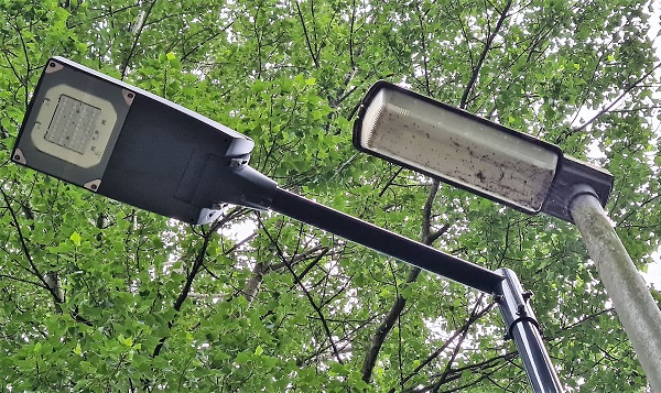 Nieuwe lantarenpalen op de Parkweg