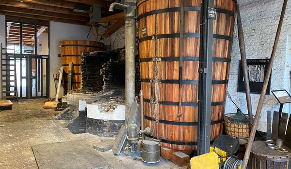 Restauratie distilleerketels museum in volle gang