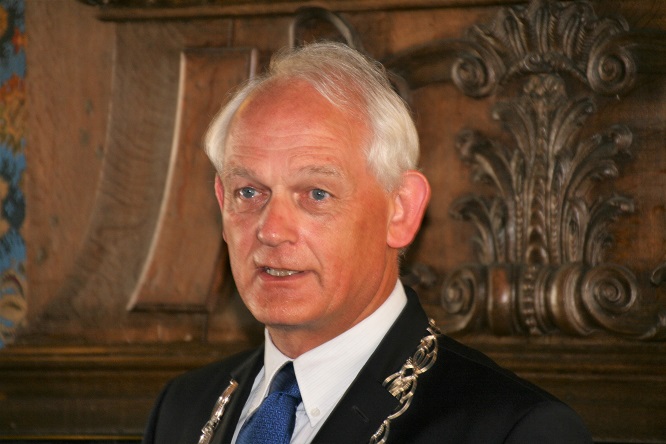 In een Bijzondere raadsvergadering en in de kerk