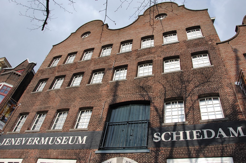 Hans Overheul vertelt over jenever en literatuur in het Jenevermuseum