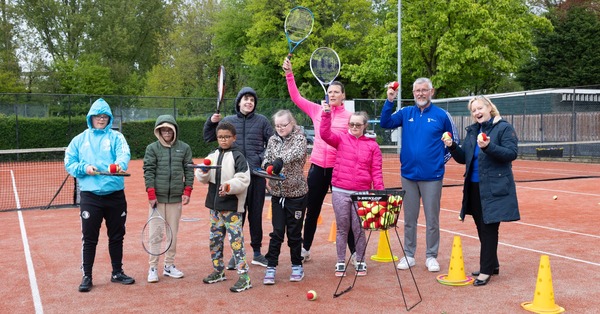 Tennislessen voor kinderen met een verstandelijke beperking