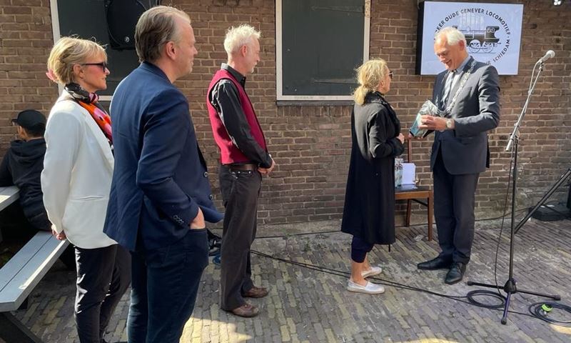 Cor Lamers schenkt Old Schiedam aan buitenlandse distillateurs