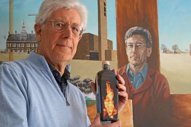 Theo van Giezen verbindt kunstenaars met de Vriendenfles