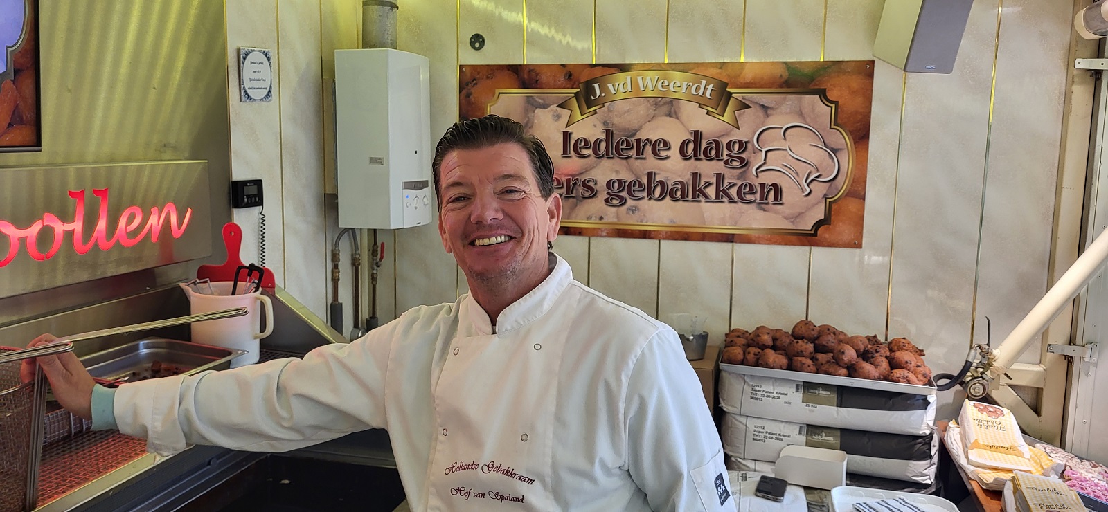 Ook oliebollenbakker Joop eerder open dit jaar