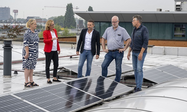 Drieduizend zonnepanelen erbij op daken van Schiedamse bedrijven