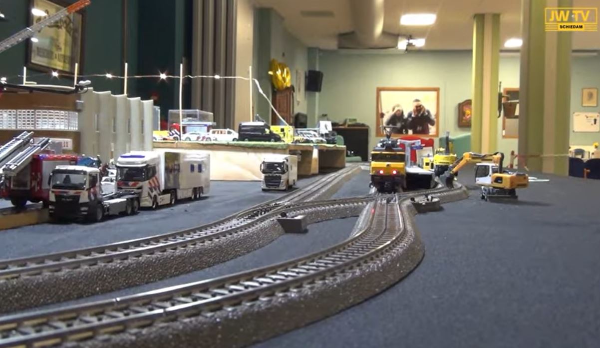 Zie ze rijden in het Blauwhuis