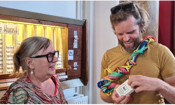 Pakje Kunst viert de uitgifte van het 100.000e pakje