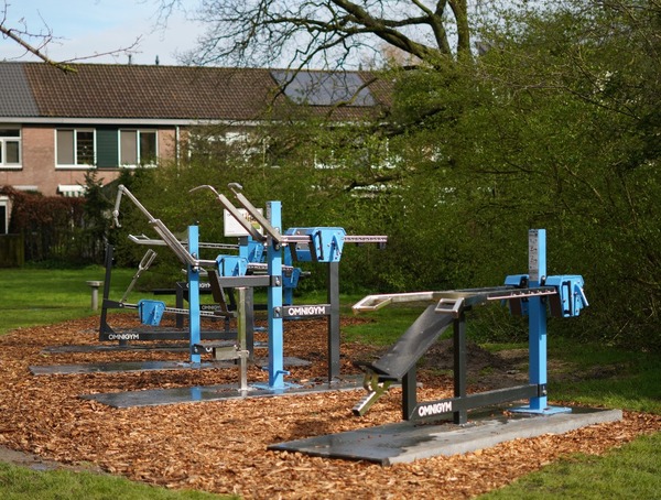 Plaatsing tijdelijke fitnesstoestellen bij Metrostation Parkweg