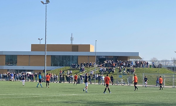 Levi Spencer heeft sleutelrol bij in eindfase de zege binnenslepend HBSS