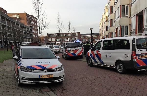 Politie scheidt vechtenden bij knokpartij in woning