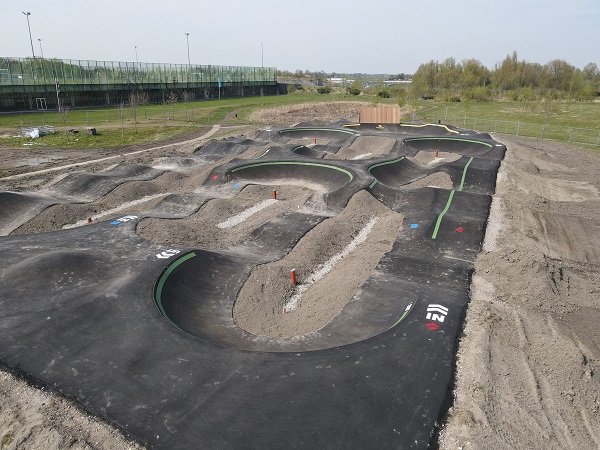 Officiële opening pumptrack met demonstraties door ervaren pumptrackers