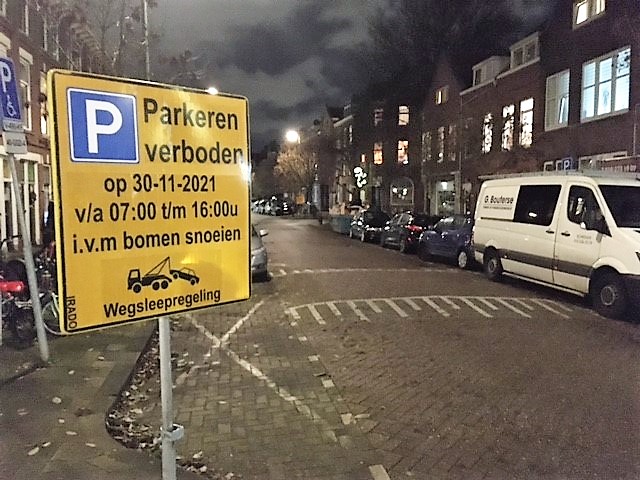 In Sint Liduinastraat parkeren verboden wegens snoeien