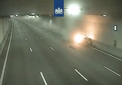 Verkeer in Ketheltunnel in beide richtingen afgesloten wegens autobrand